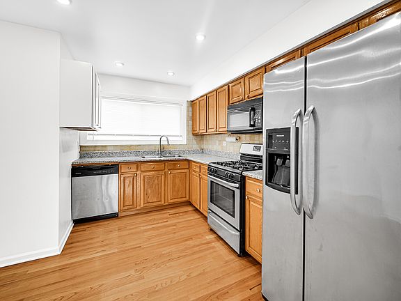 5th image of 7920 W Lawrence Ave Unit A