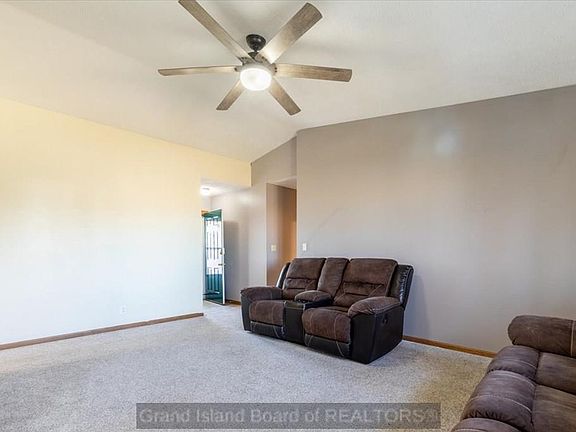 5th image of 4004 Greenwood Dr