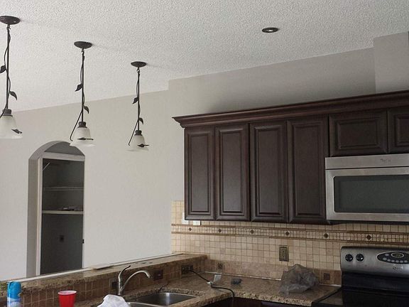 3rd image of 901 Stockport Dr