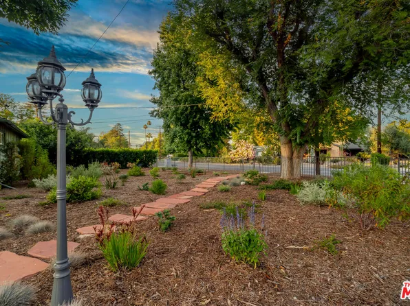 6001 Oakdale Ave, Woodland Hills, CA 91367
