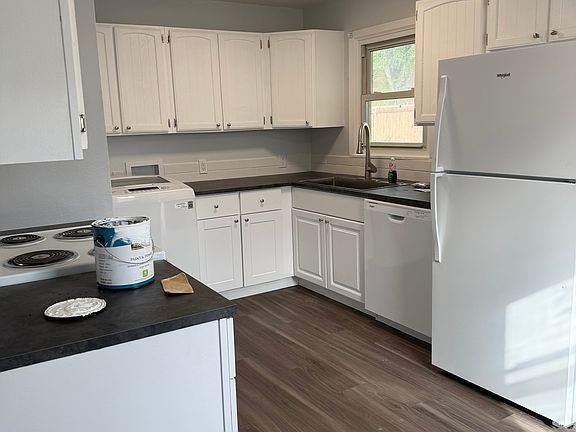 2nd image of 5914 N Greenwood Blvd
