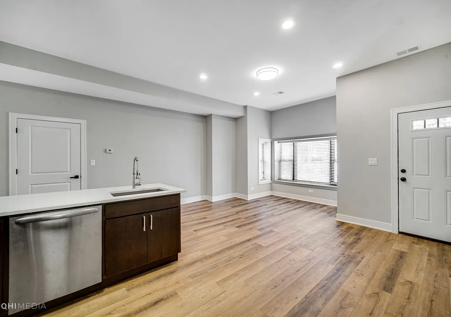 2735 W Polk St — Photo 2
