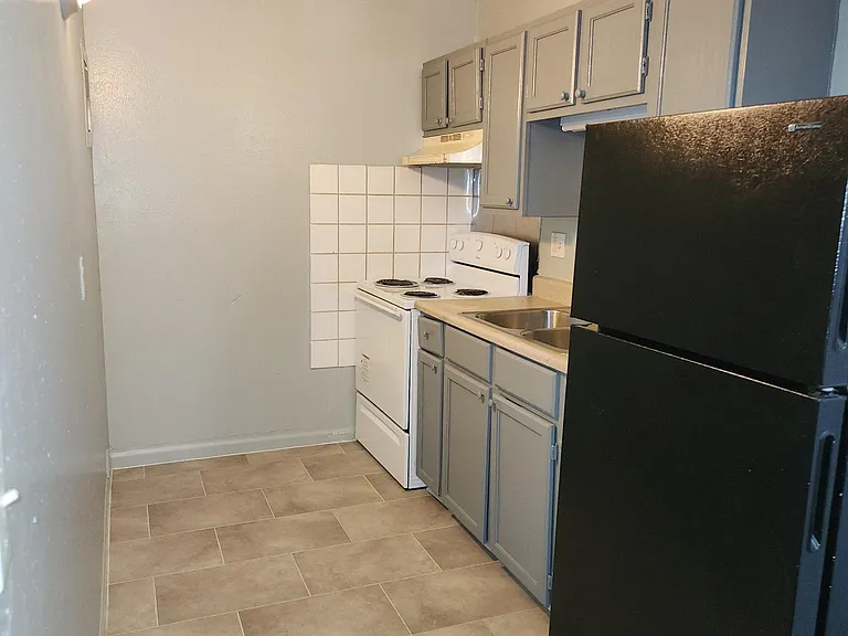 1931 Clinton St #7 — Photo 2
