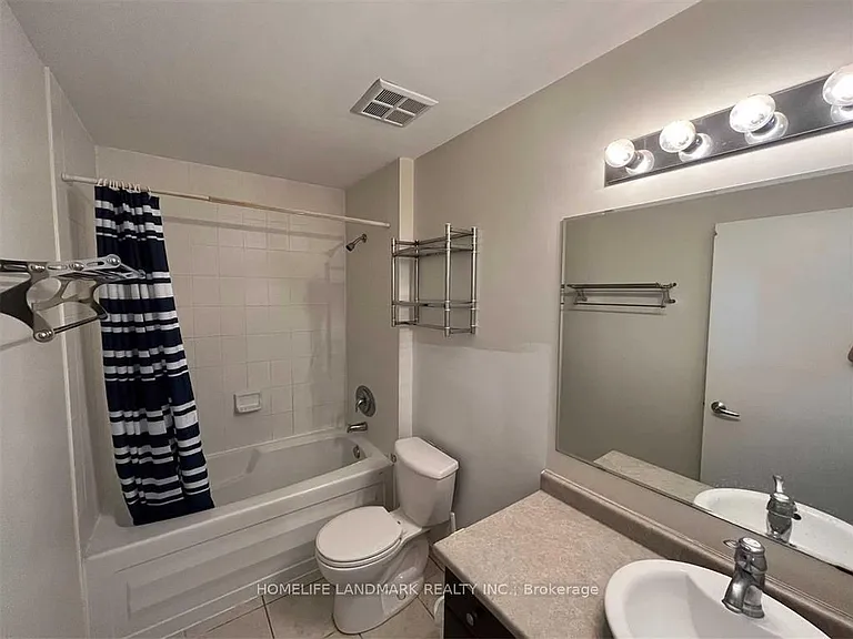 404 King St W #422 — Photo 6