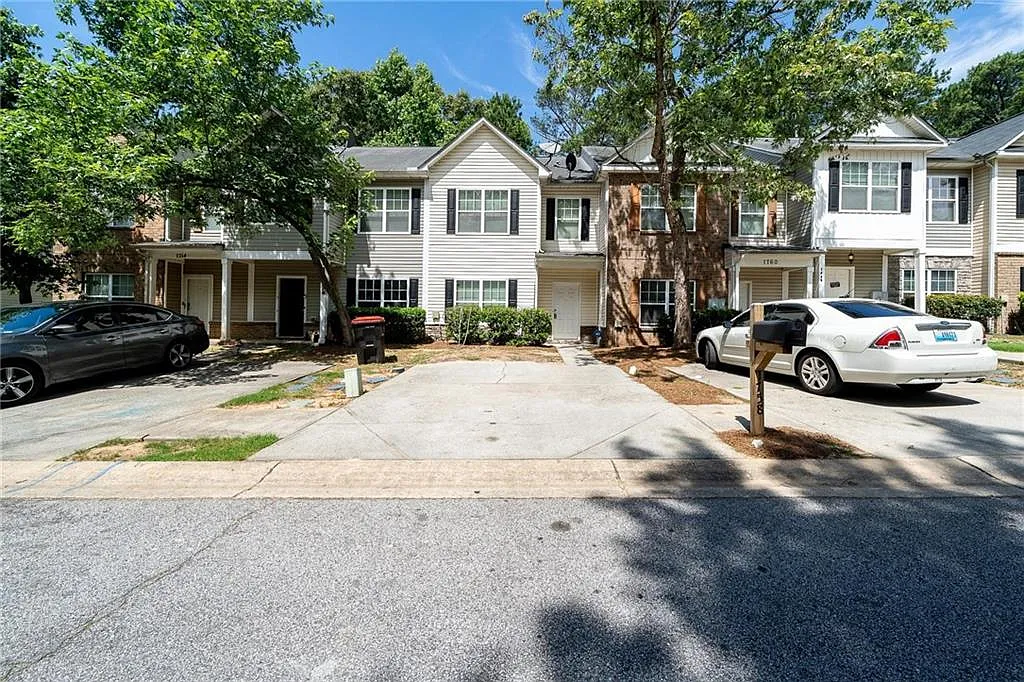 2 bed, 2.5 bath, 1384 sqft, $1,650 — Photo 2
