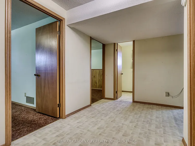 7740 Chorozy St — Photo 22