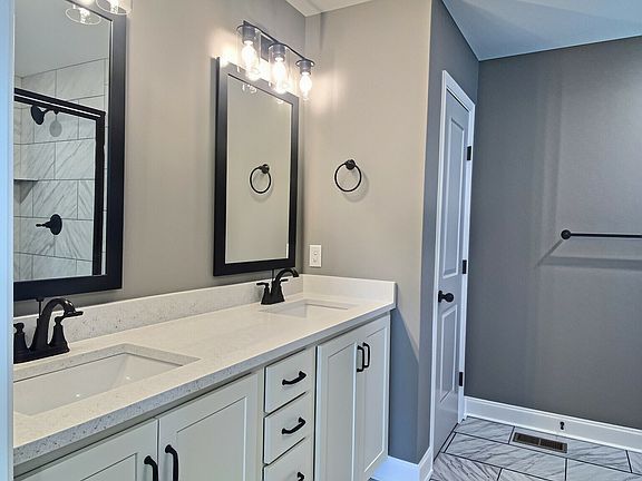 5th image of 826 Limestone Way