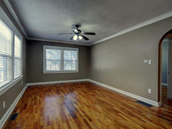 2nd image of 4517 Roanoke Pkwy #4
