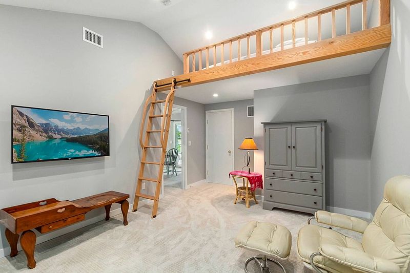 42 Saint Andrews Cir, Southampton, NY 11968 | Out East