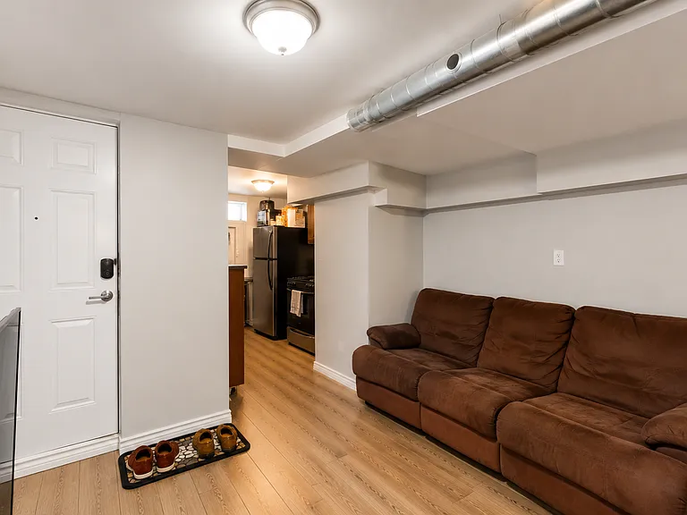 73 Blackburn Ave — Photo 21