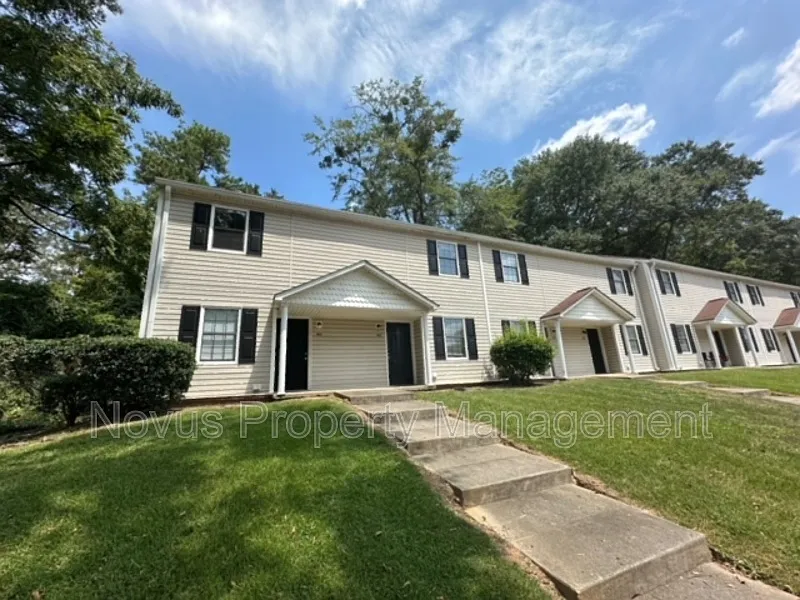 2 bed, 1.5 bath, 1050 sqft, $1,185 — Photo 1