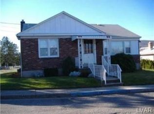 94 Chestnut St, Roseto, PA 18013