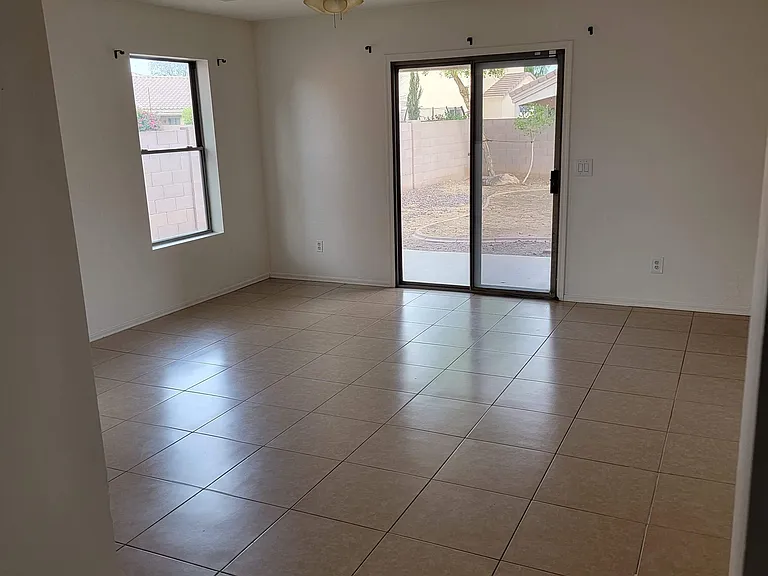 10531 W Papago St — Photo 3
