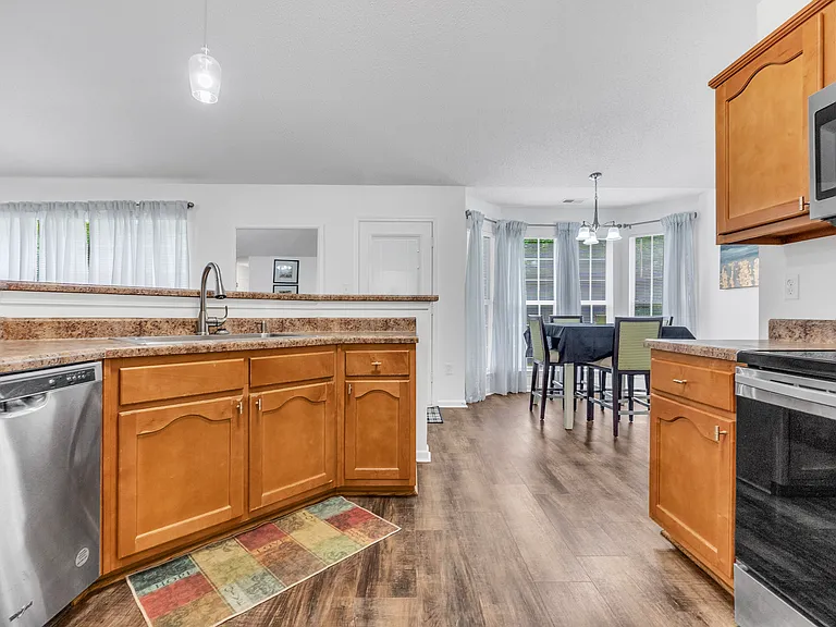 8301 Manhatten Dr — Photo 30