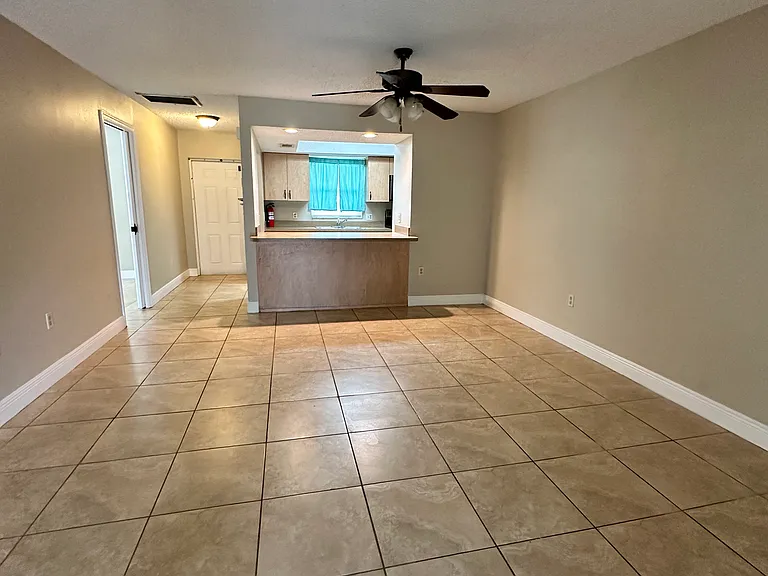 4917 Vilabella Dr #4917 — Photo 5