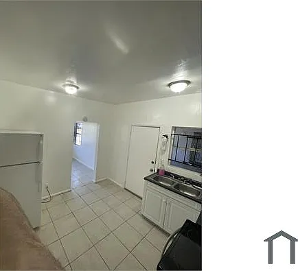 4526 Fairview St — Photo 9