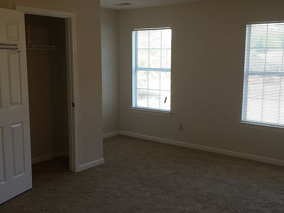4th image of 279 Village Dr