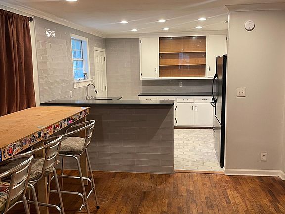 4th image of 616 Mercer St