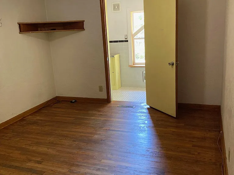 305 Walnut Ln — Photo 5