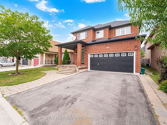 4th image of 227 Minto Cres