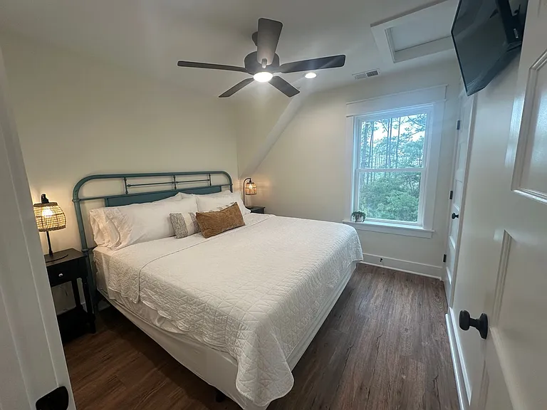 1190B Burnside Rd — Photo 9