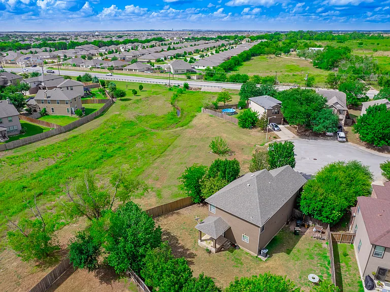 141 Clover Cv — Photo 50