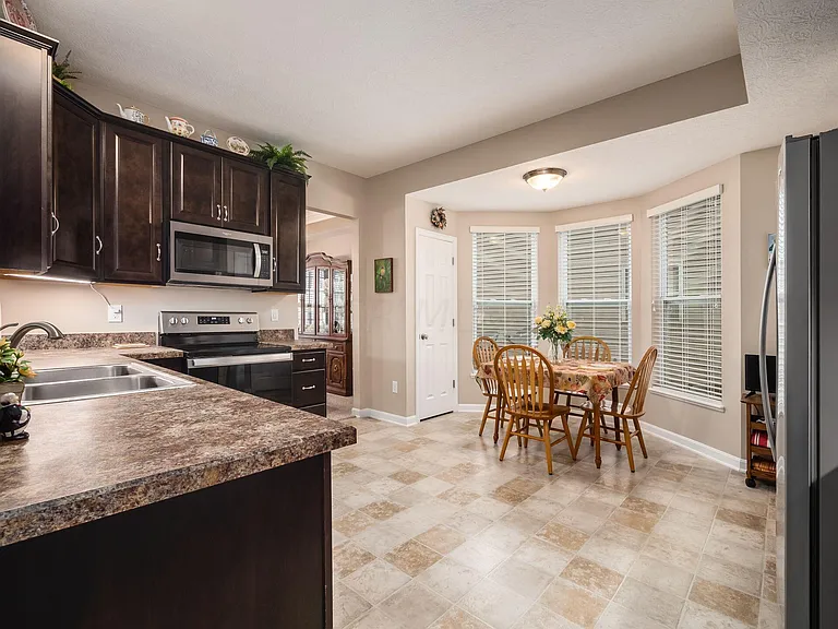 5694 Stearns Rd — Photo 14