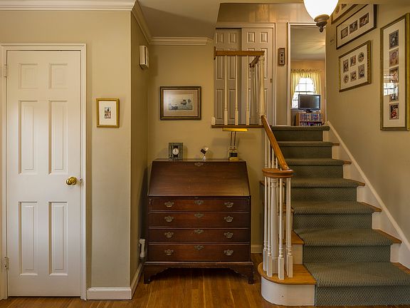 4th image of 10 Lawrence Ave