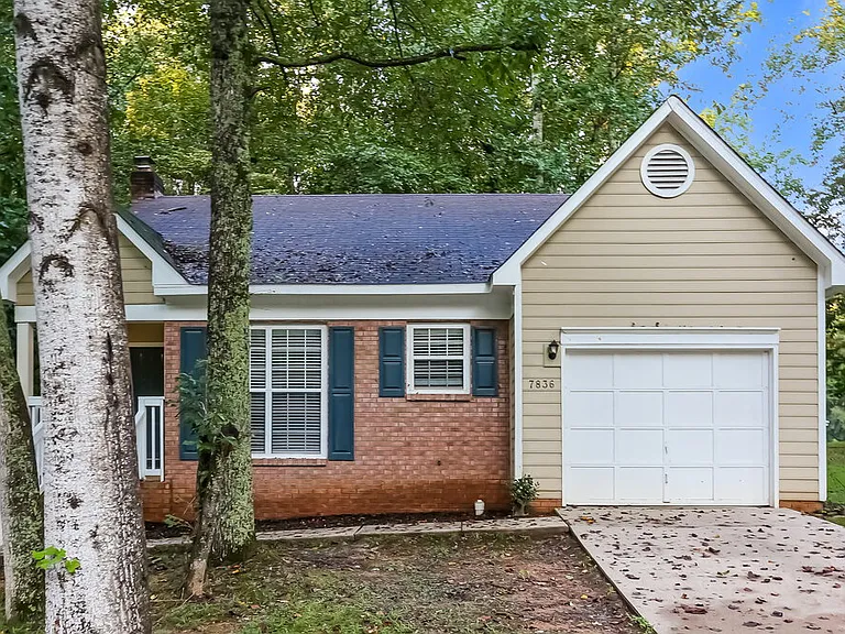7836 Pelican Ct — Photo 1