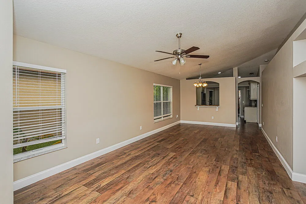 3 bed, 2.0 bath, 1296 sqft, $2,230 — Photo 3