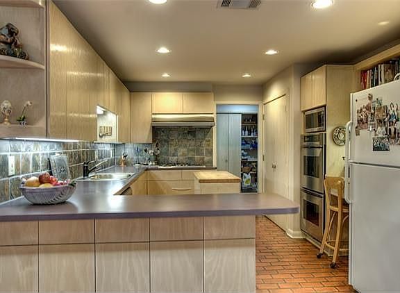 2nd image of 136 Stoney Creek Dr