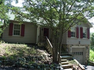 96 Hemlock Rd, Pompton Lakes, NJ 07442