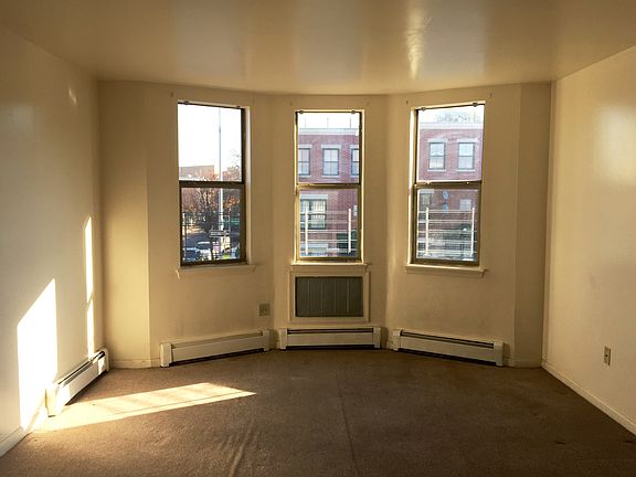 3rd image of 194 Saratoga Ave #2