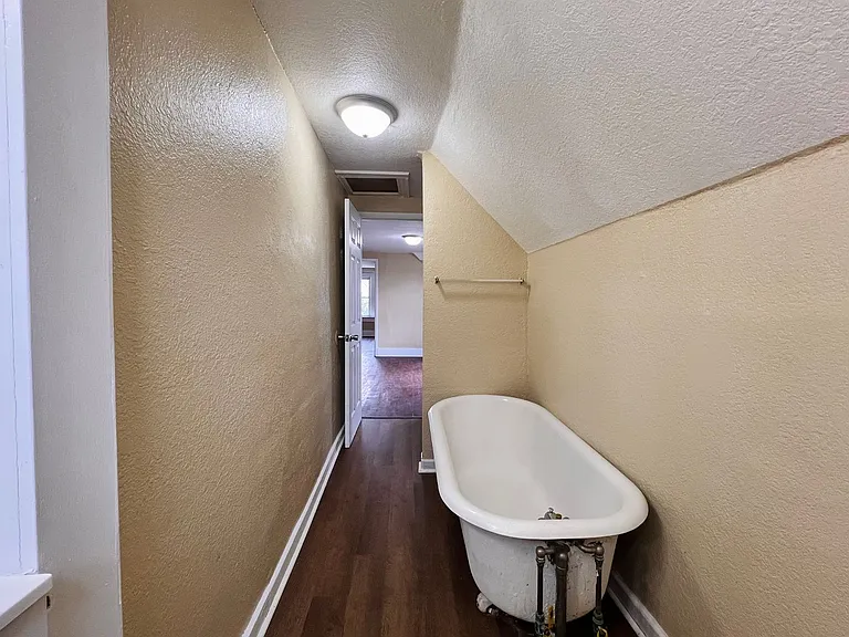 2807 Chestnut St — Photo 8