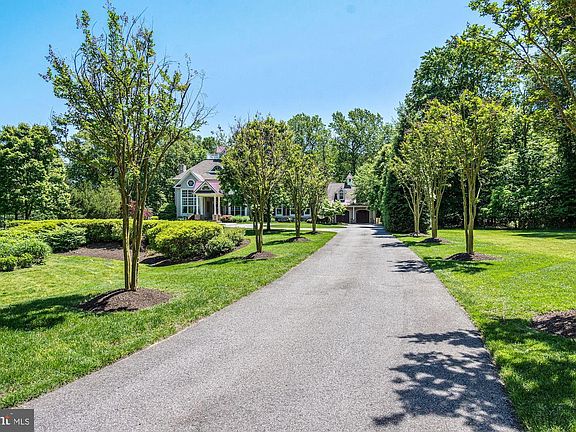 4th image of 803 Homestead Ln