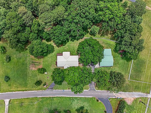 5th image of 209 Sunny Hill Dr