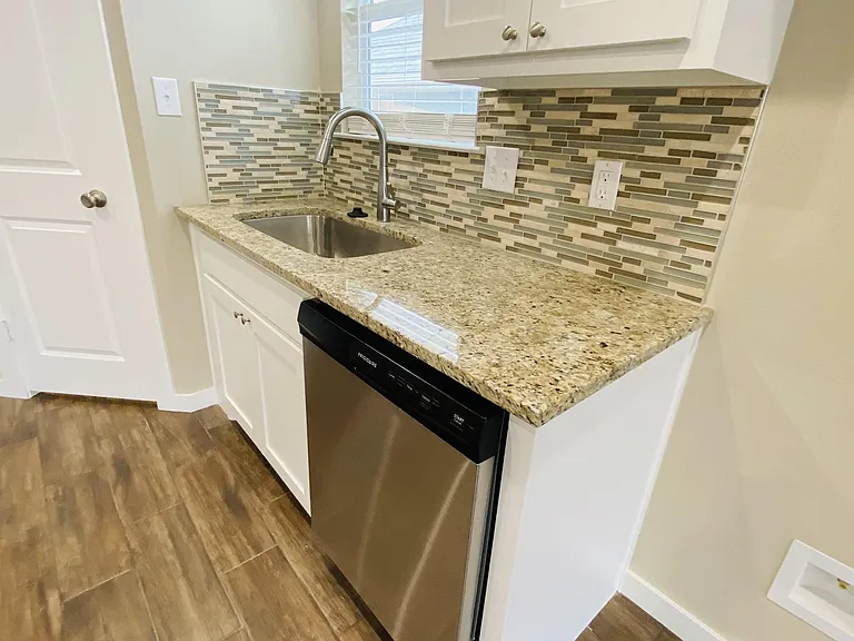 307 N Colbert Ave — Photo 4