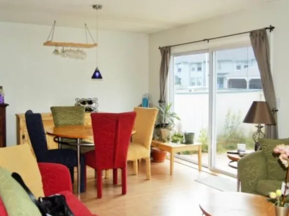 80 Austin Dr APT 102, Burlington, VT 05401