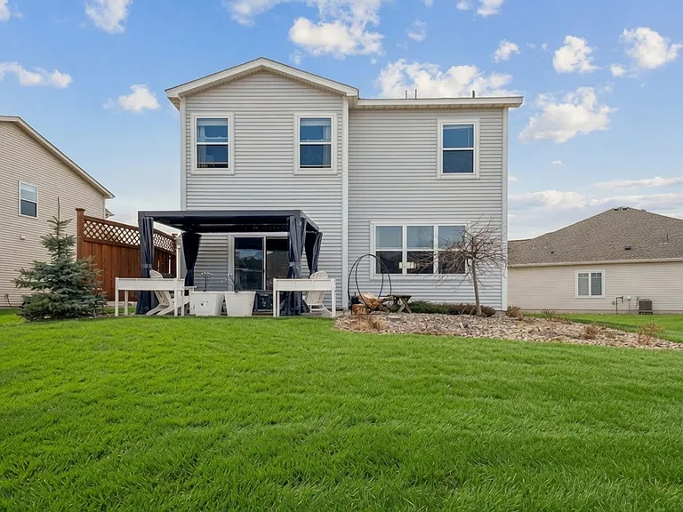 1859 Hinsdale Cir — Photo 19