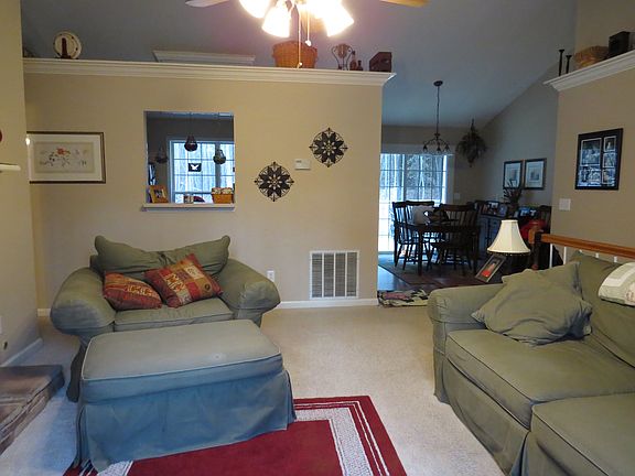 Open floor plan- great light