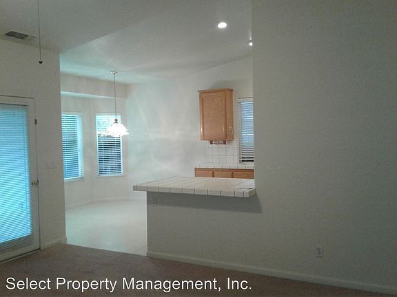 5th image of 307 McCartney Ct
