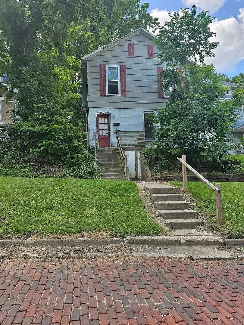 2824 8th Ave. — Photo 2