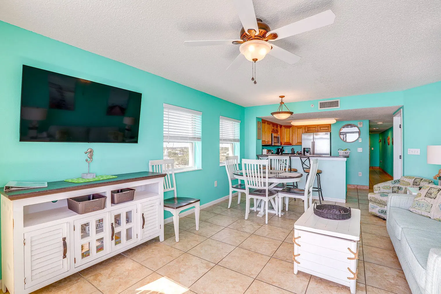 2 bed, 2.0 bath, 990 sqft, $3,977 — Photo 2