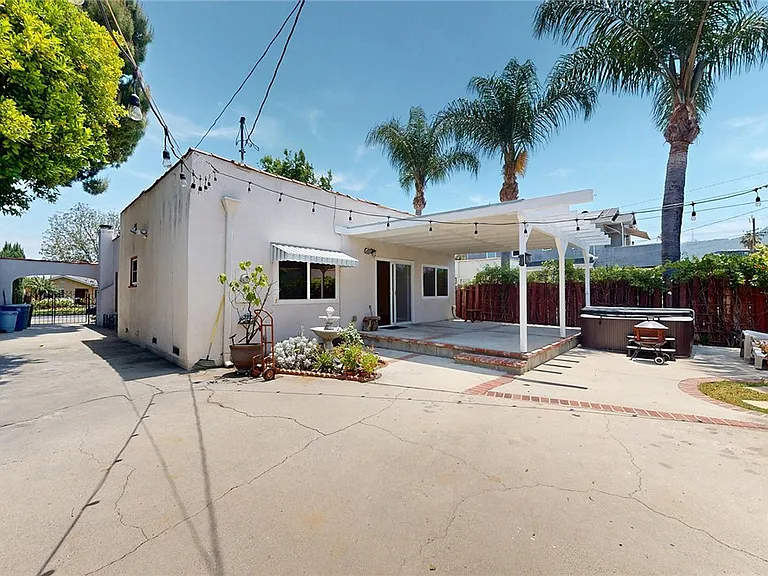 135 N Naomi St — Photo 43