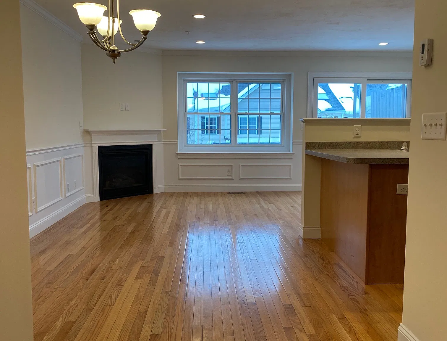 2 bed, 2.5 bath, 2100 sqft, $3,000 — Photo 3