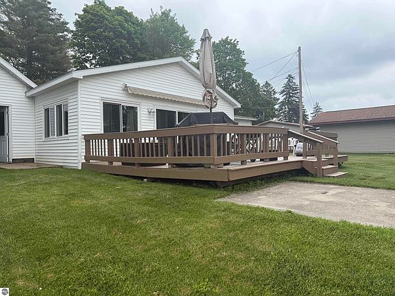 2nd image of 707 Sawyer St