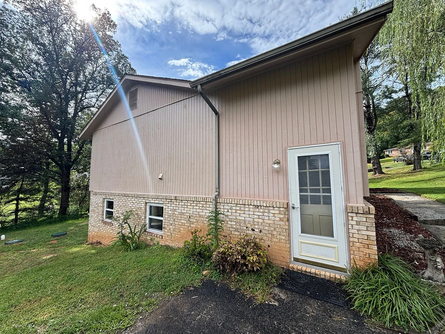 6421 Orchard View Lane, Roanoke, VA 3 Bedrooms and 2 Baths in Sugarloaf Hills — Photo 4