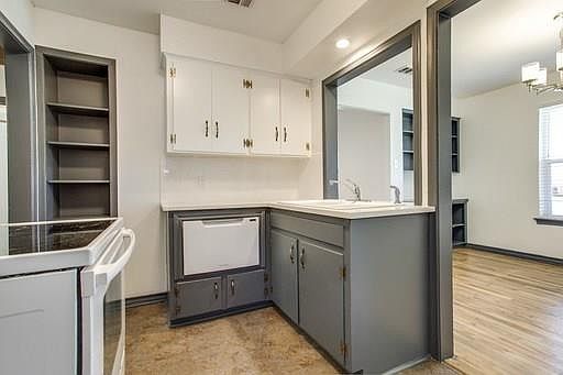 5th image of 324 La Salle Dr
