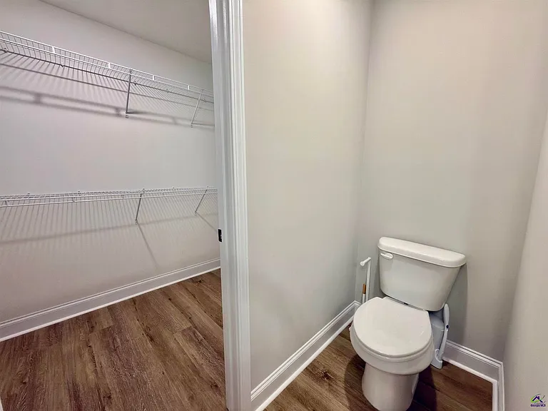 212 Beau Claire Cir — Photo 43