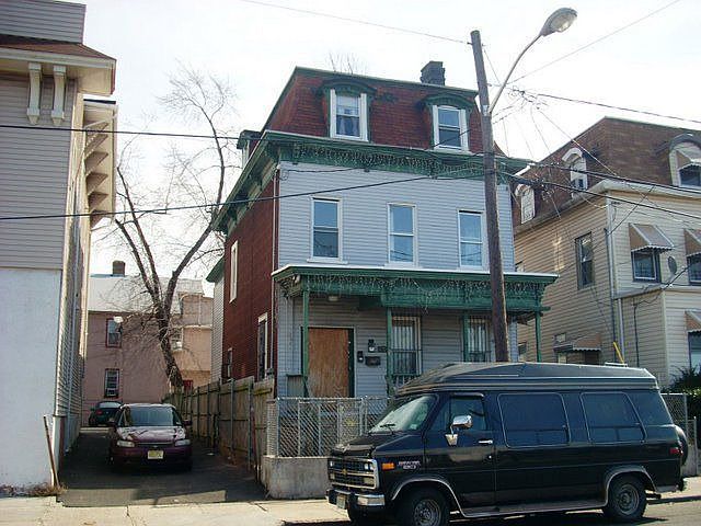 2nd image of 317-319 Jefferson Ave